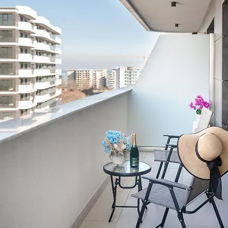 Beatrice In Odyssey Pool & Spa-parking